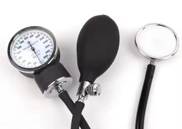 Tensiómetro manual con estetoscopio